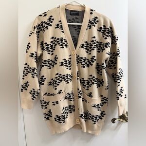 Fighting Eel Beige and Black Fish Pattern Cardigan